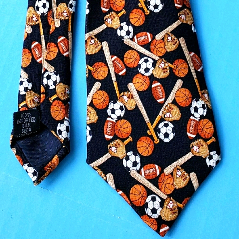 Vintage Sports Motif Tie